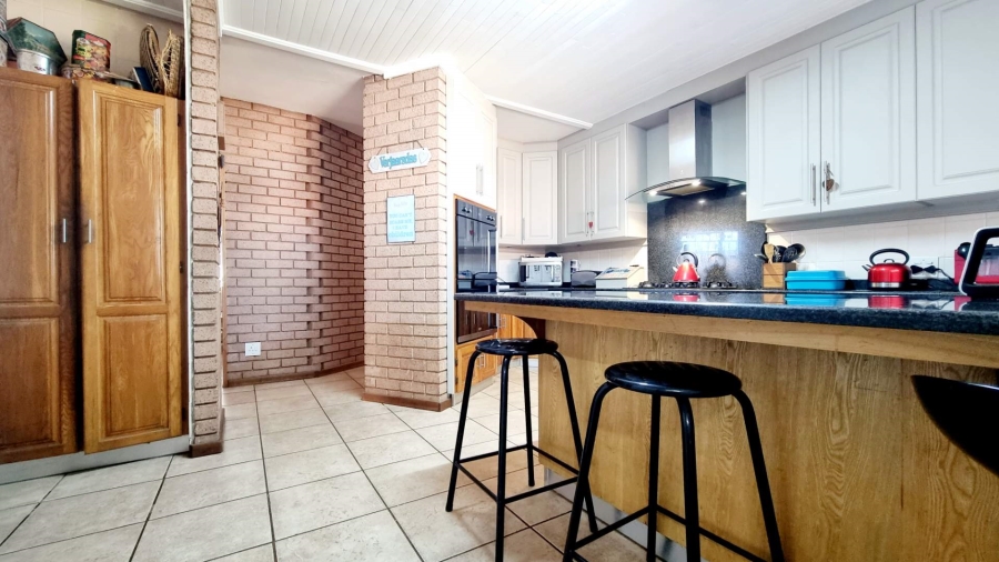 5 Bedroom Property for Sale in Eldoraigne Gauteng