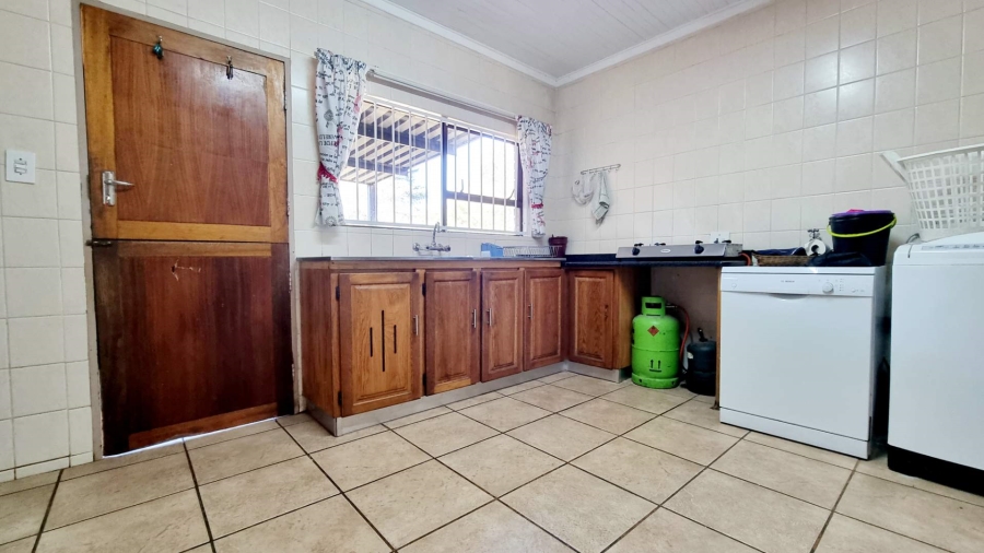 5 Bedroom Property for Sale in Eldoraigne Gauteng