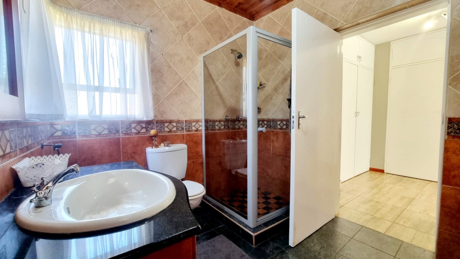 5 Bedroom Property for Sale in Eldoraigne Gauteng