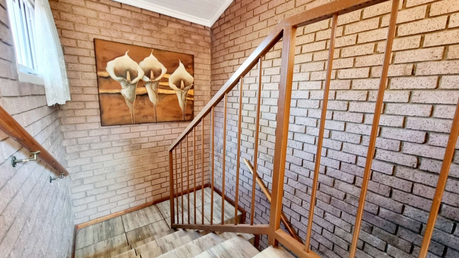 5 Bedroom Property for Sale in Eldoraigne Gauteng