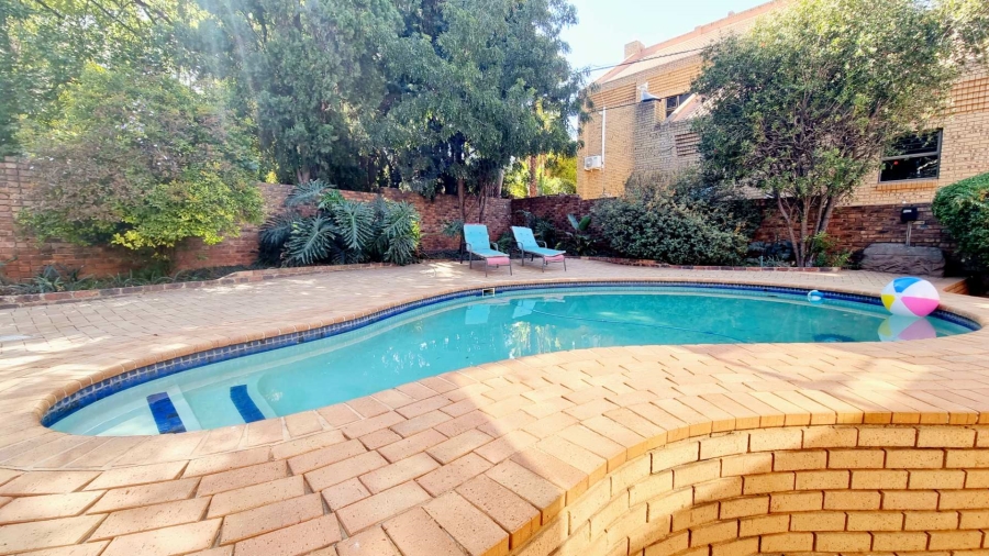 5 Bedroom Property for Sale in Eldoraigne Gauteng