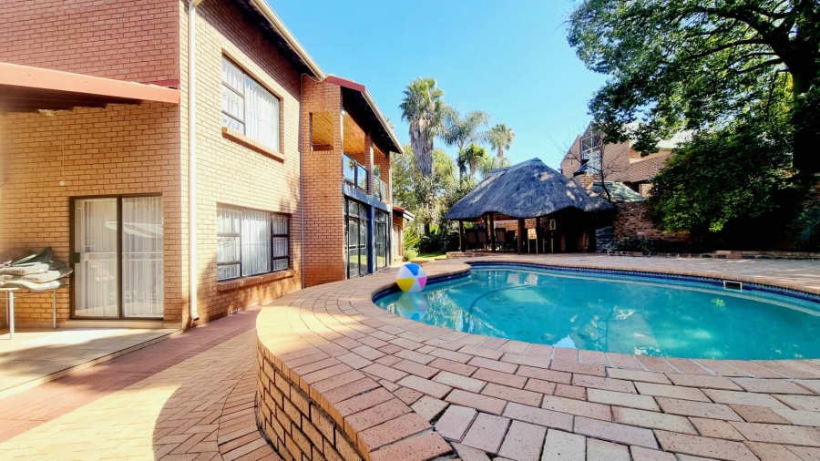 5 Bedroom Property for Sale in Eldoraigne Gauteng