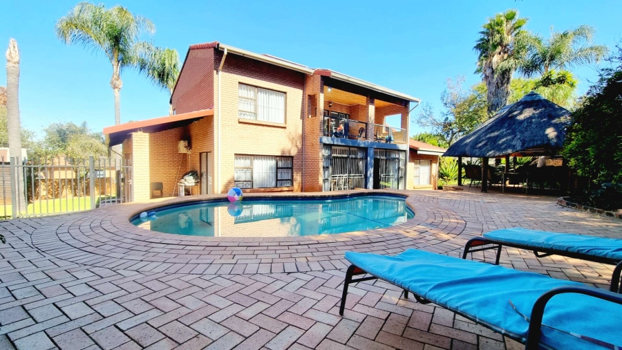 5 Bedroom Property for Sale in Eldoraigne Gauteng