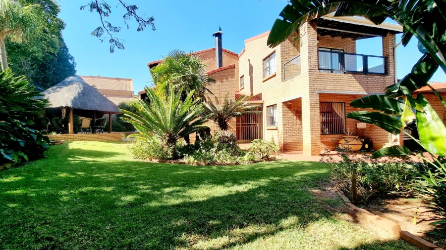 5 Bedroom Property for Sale in Eldoraigne Gauteng