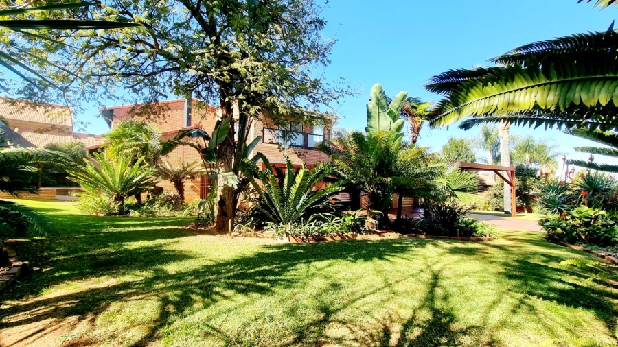 5 Bedroom Property for Sale in Eldoraigne Gauteng