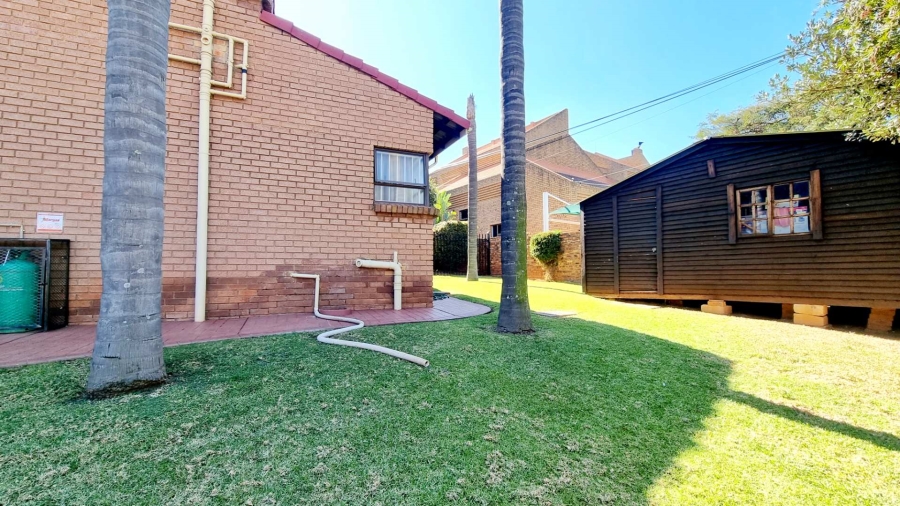 5 Bedroom Property for Sale in Eldoraigne Gauteng