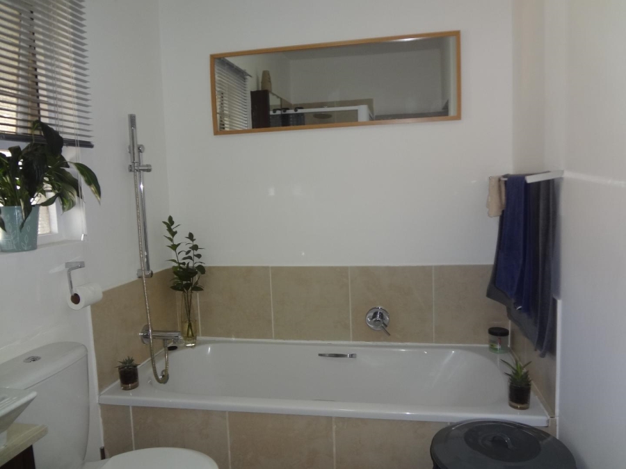 To Let 1 Bedroom Property for Rent in Lonehill Gauteng