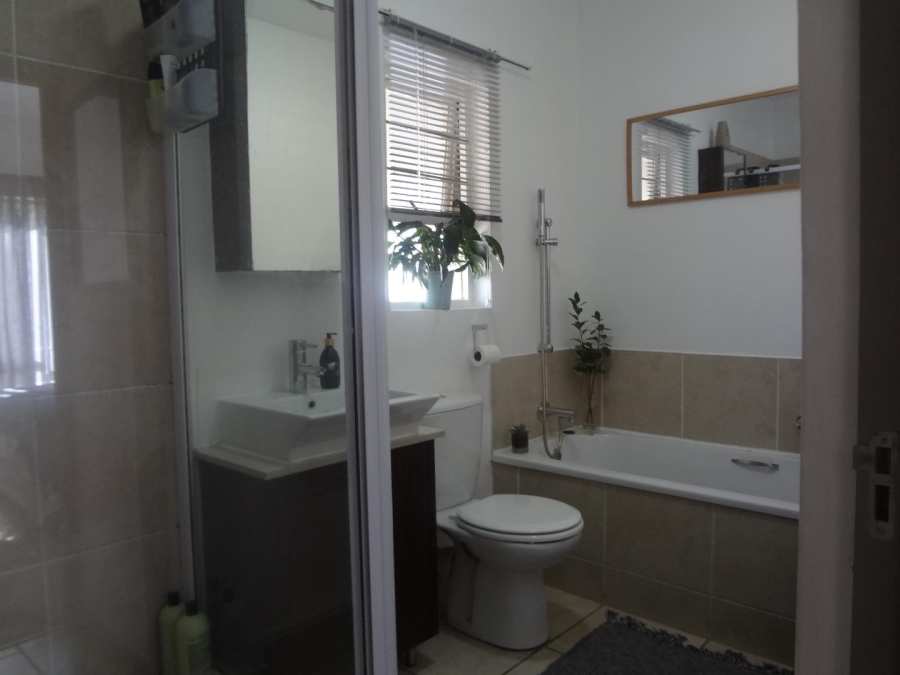 To Let 1 Bedroom Property for Rent in Lonehill Gauteng