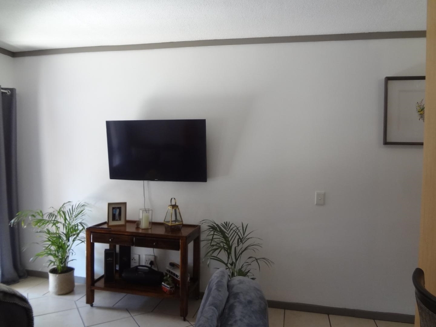 To Let 1 Bedroom Property for Rent in Lonehill Gauteng