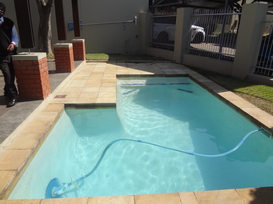 To Let 1 Bedroom Property for Rent in Lonehill Gauteng