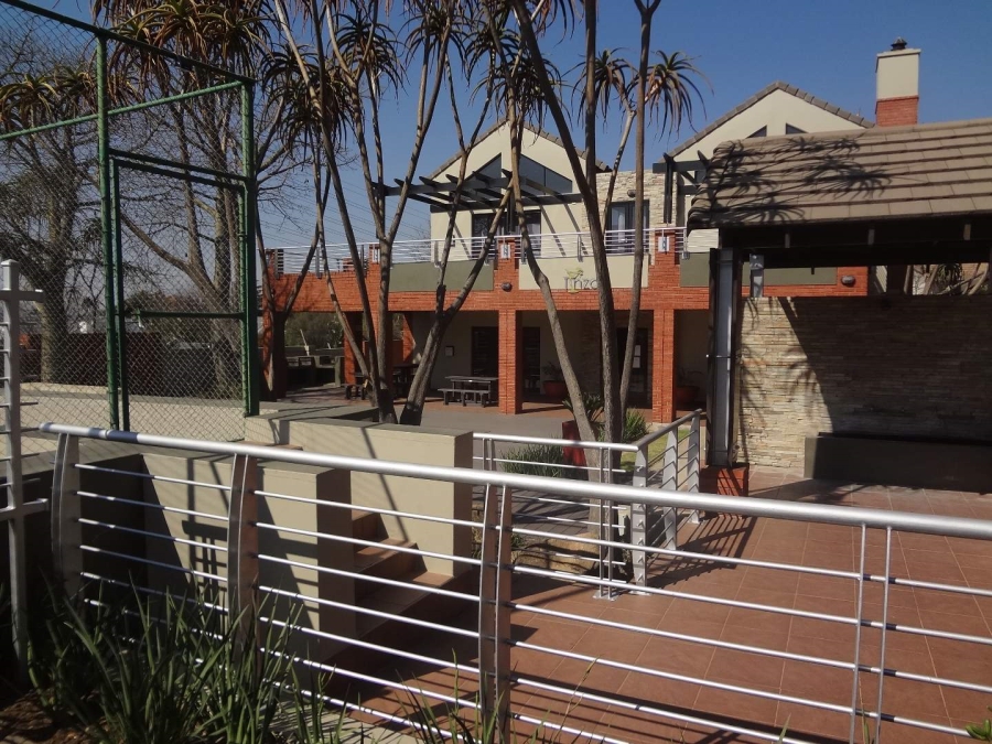 To Let 1 Bedroom Property for Rent in Lonehill Gauteng