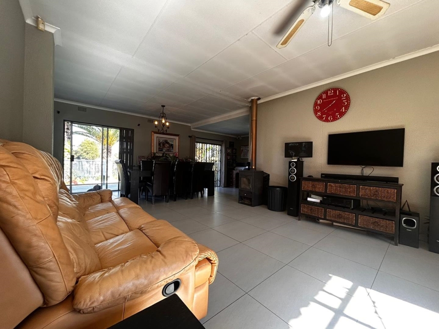 To Let 3 Bedroom Property for Rent in Brackendowns Gauteng