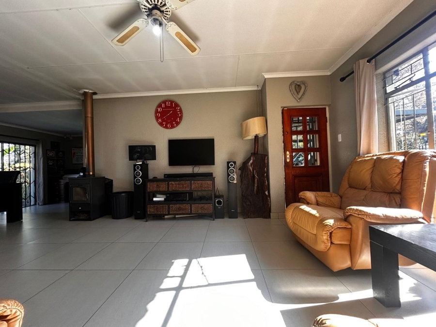 To Let 3 Bedroom Property for Rent in Brackendowns Gauteng