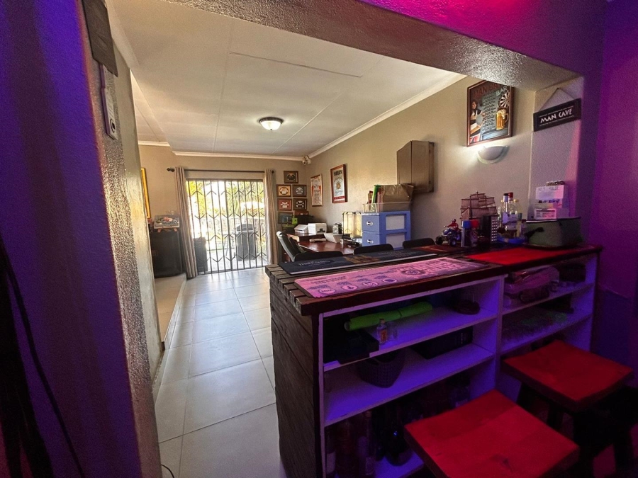 To Let 3 Bedroom Property for Rent in Brackendowns Gauteng