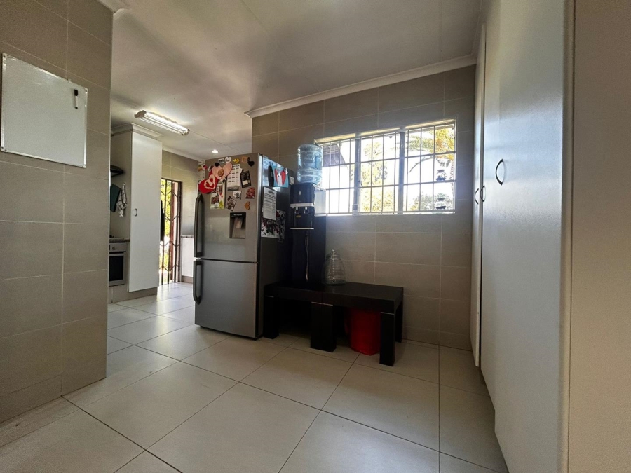 To Let 3 Bedroom Property for Rent in Brackendowns Gauteng