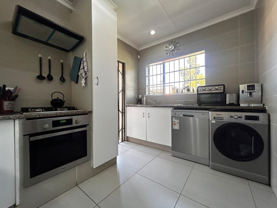 To Let 3 Bedroom Property for Rent in Brackendowns Gauteng