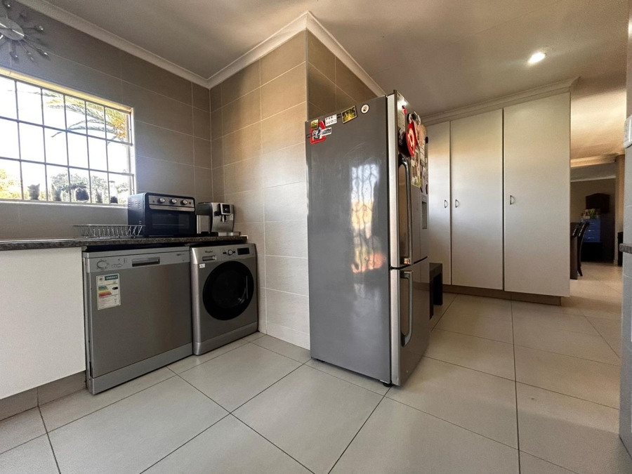 To Let 3 Bedroom Property for Rent in Brackendowns Gauteng