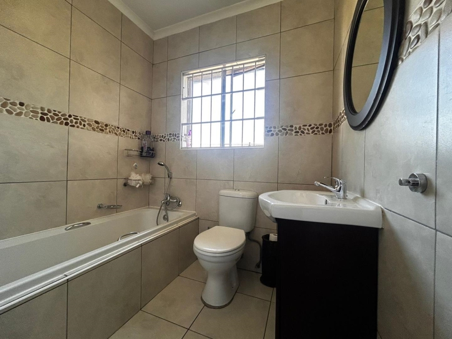 To Let 3 Bedroom Property for Rent in Brackendowns Gauteng