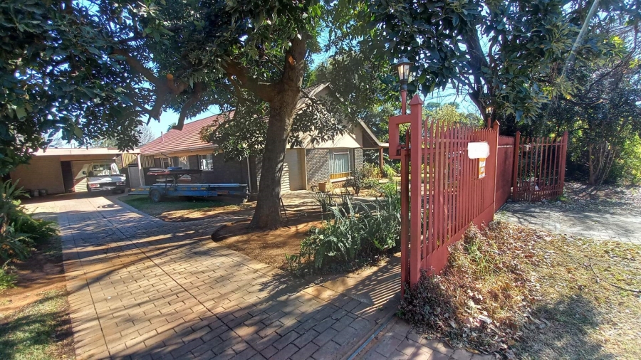 5 Bedroom Property for Sale in Meyerspark Gauteng