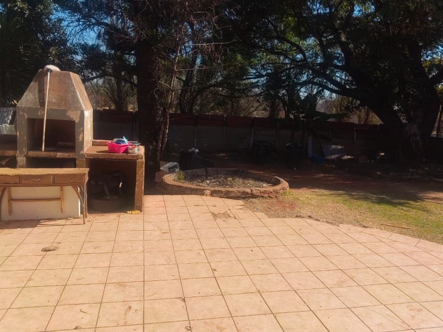 14 Bedroom Property for Sale in Windsor East Gauteng