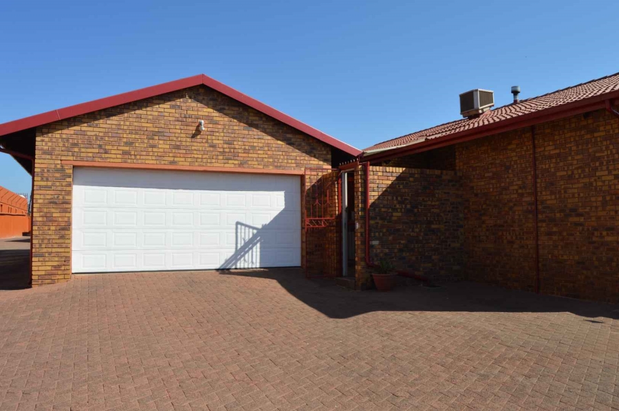 3 Bedroom Property for Sale in New Redruth Gauteng