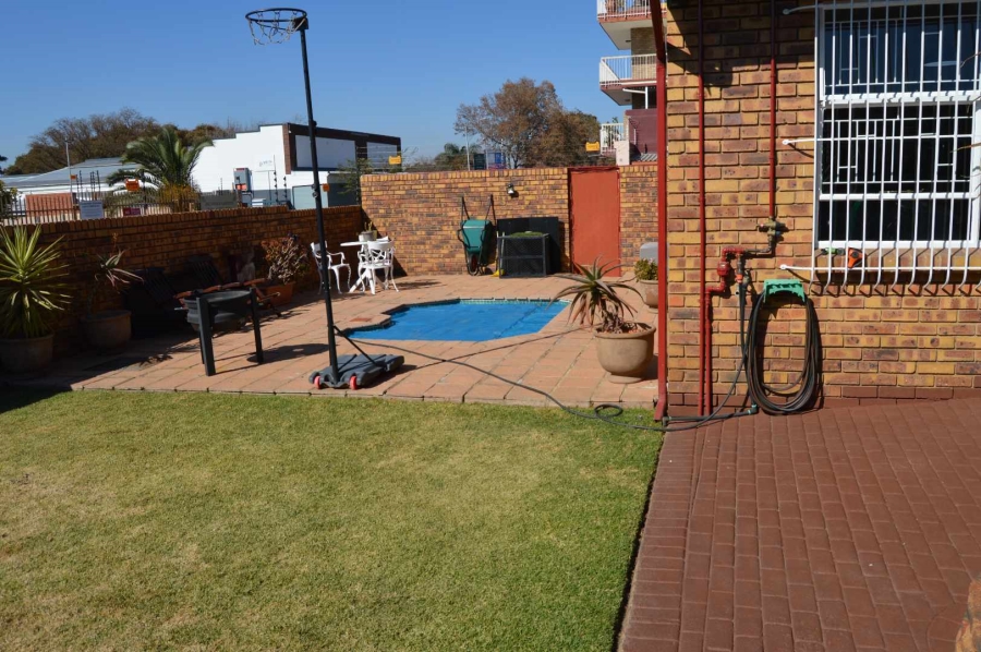 3 Bedroom Property for Sale in New Redruth Gauteng