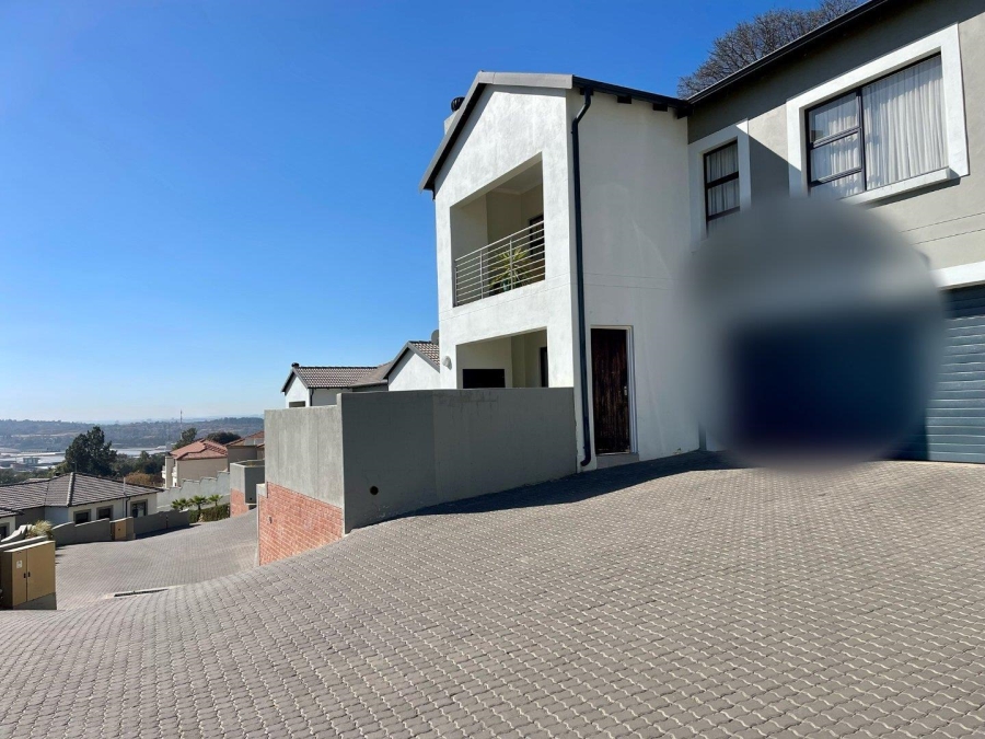 4 Bedroom Property for Sale in Constantia Kloof Gauteng