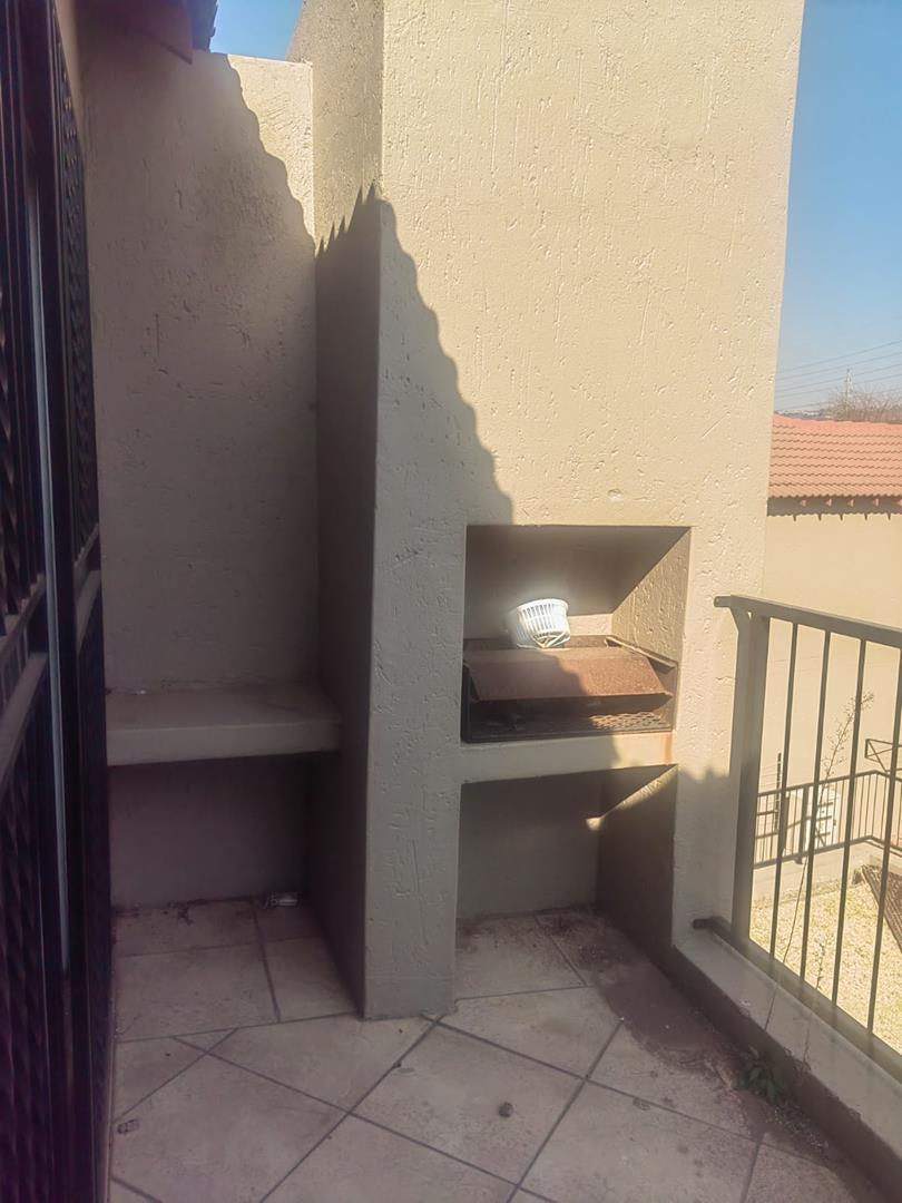 2 Bedroom Property for Sale in Wilgeheuwel Gauteng