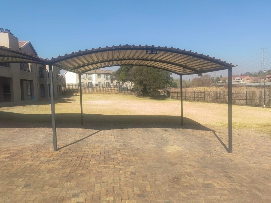 2 Bedroom Property for Sale in Wilgeheuwel Gauteng