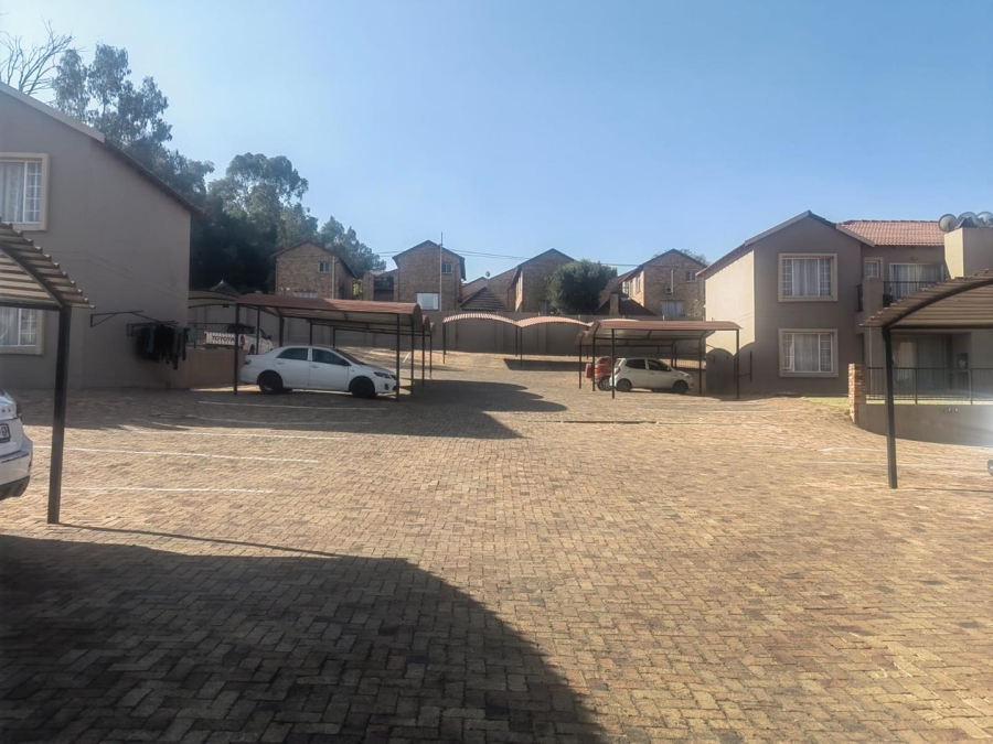 2 Bedroom Property for Sale in Wilgeheuwel Gauteng