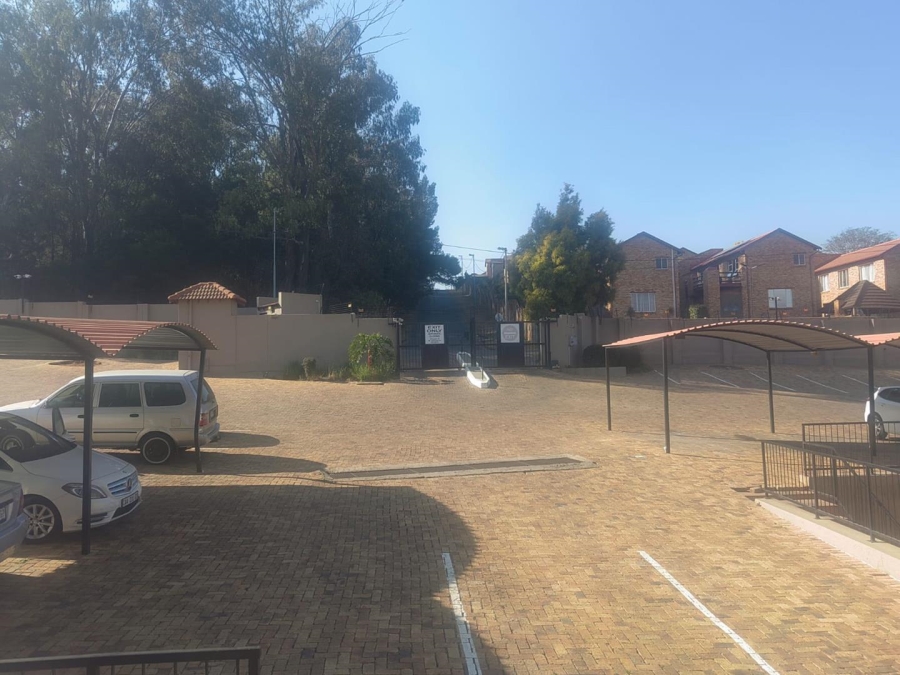 2 Bedroom Property for Sale in Wilgeheuwel Gauteng