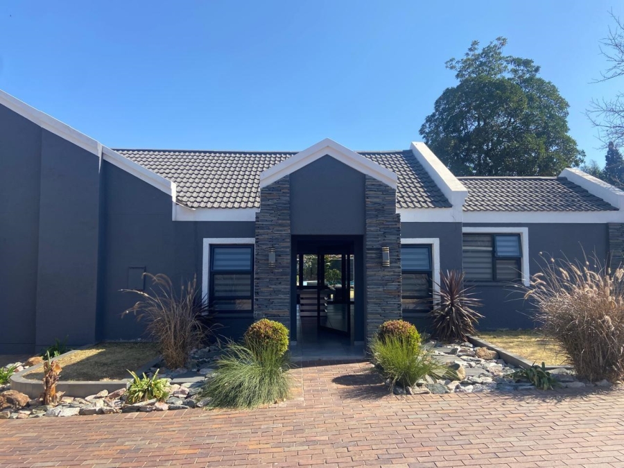 4 Bedroom Property for Sale in Verwoerdpark Gauteng