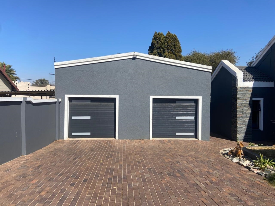 4 Bedroom Property for Sale in Verwoerdpark Gauteng