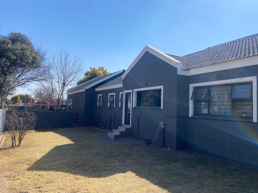 4 Bedroom Property for Sale in Verwoerdpark Gauteng