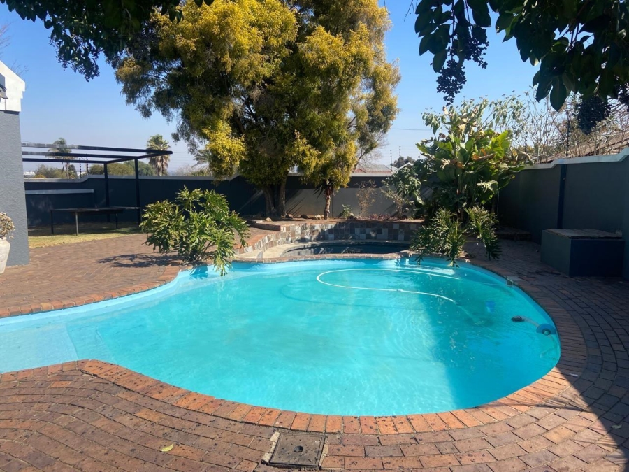 4 Bedroom Property for Sale in Verwoerdpark Gauteng