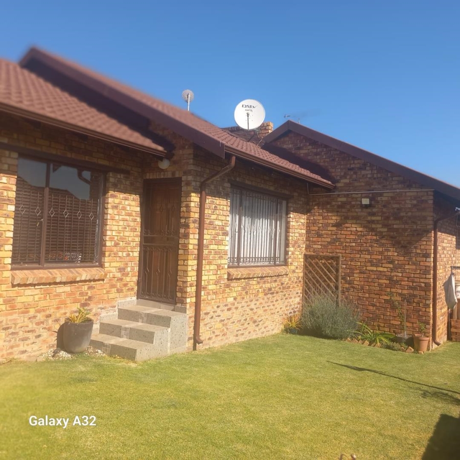 3 Bedroom Property for Sale in Meredale Gauteng