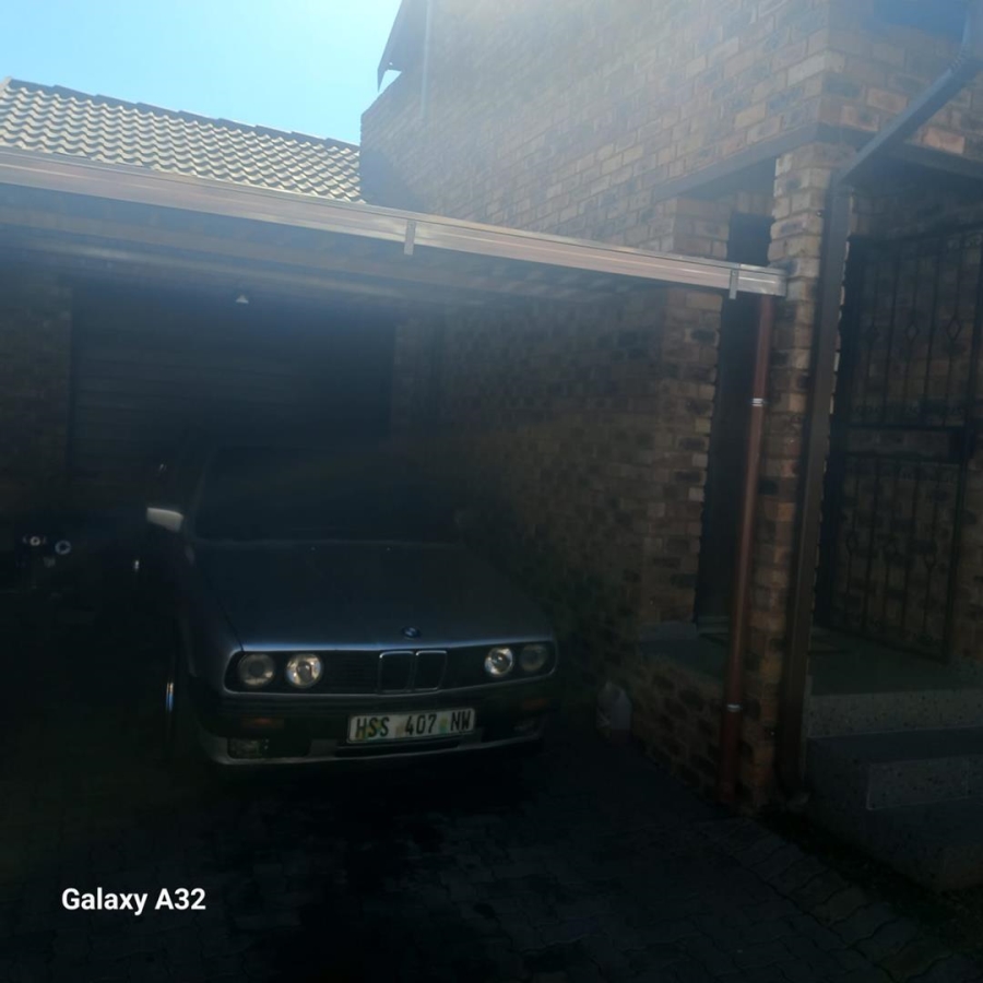 3 Bedroom Property for Sale in Meredale Gauteng