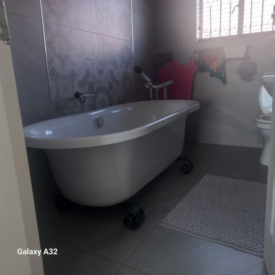 3 Bedroom Property for Sale in Meredale Gauteng