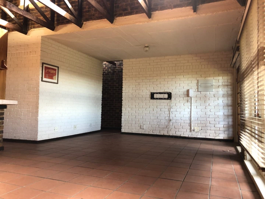 To Let 4 Bedroom Property for Rent in Waterkloof Ridge Gauteng