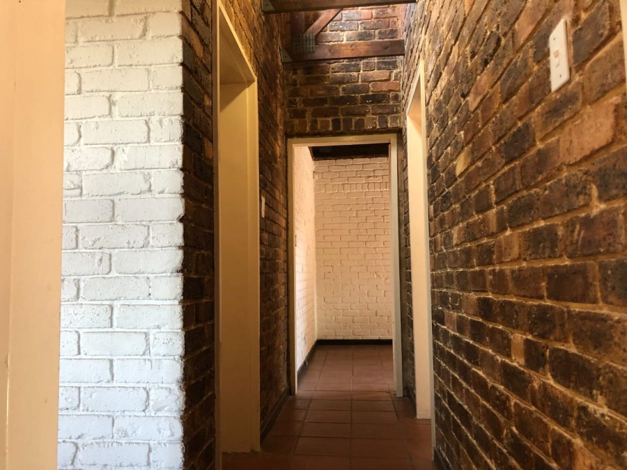 To Let 4 Bedroom Property for Rent in Waterkloof Ridge Gauteng