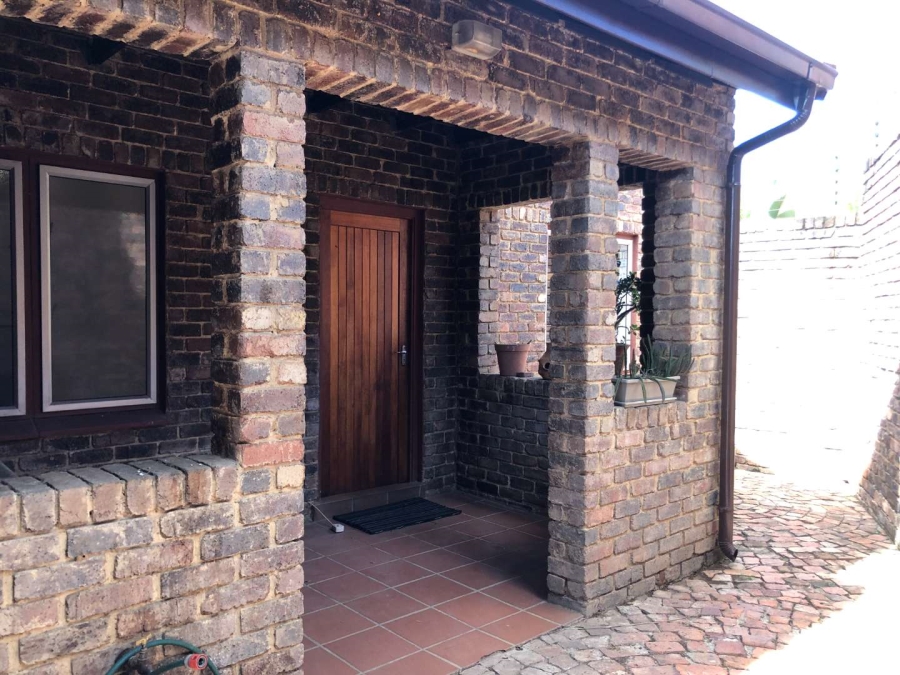 To Let 4 Bedroom Property for Rent in Waterkloof Ridge Gauteng