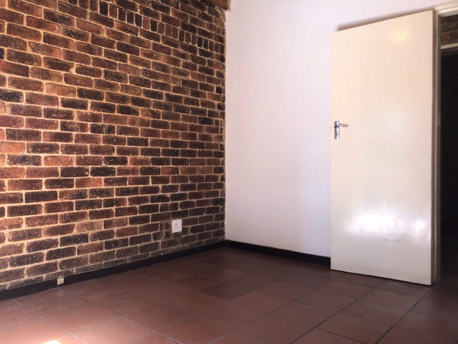 To Let 4 Bedroom Property for Rent in Waterkloof Ridge Gauteng