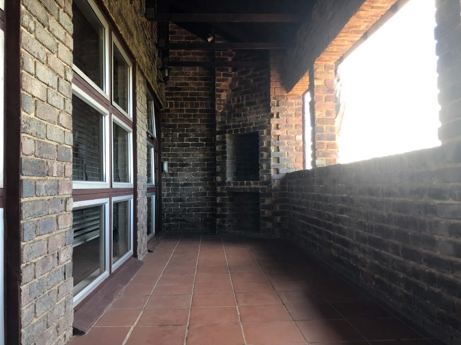 To Let 4 Bedroom Property for Rent in Waterkloof Ridge Gauteng