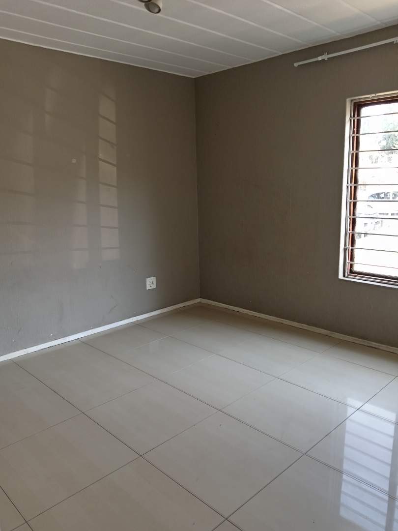 1 Bedroom Property for Sale in Kew Gauteng