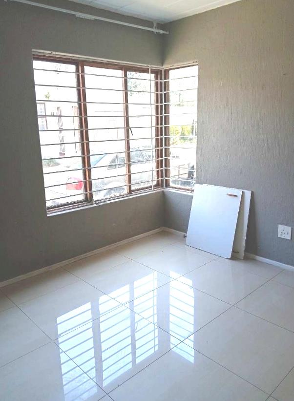 1 Bedroom Property for Sale in Kew Gauteng