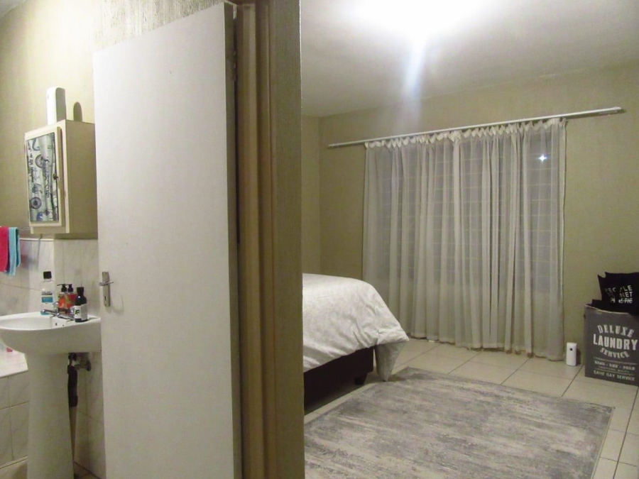 2 Bedroom Property for Sale in Fairland Gauteng