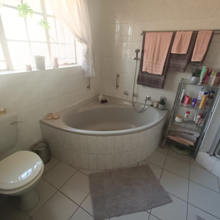 3 Bedroom Property for Sale in Zwartkop Gauteng