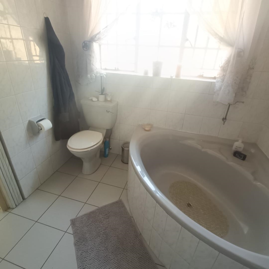 3 Bedroom Property for Sale in Zwartkop Gauteng