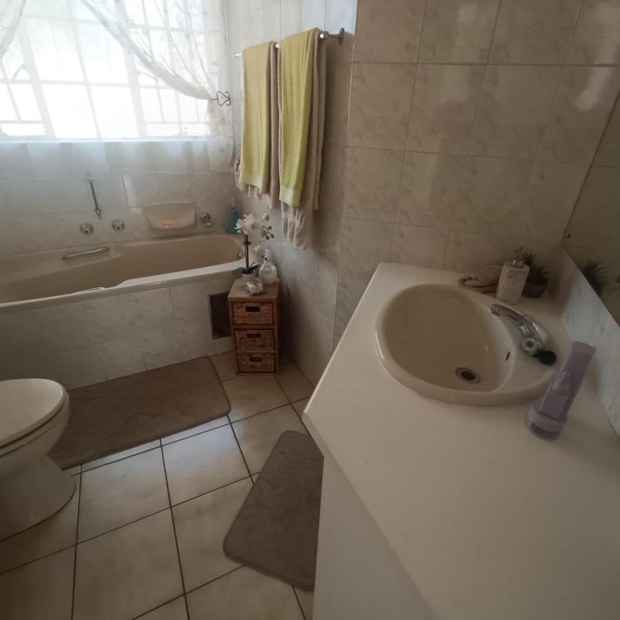 3 Bedroom Property for Sale in Zwartkop Gauteng