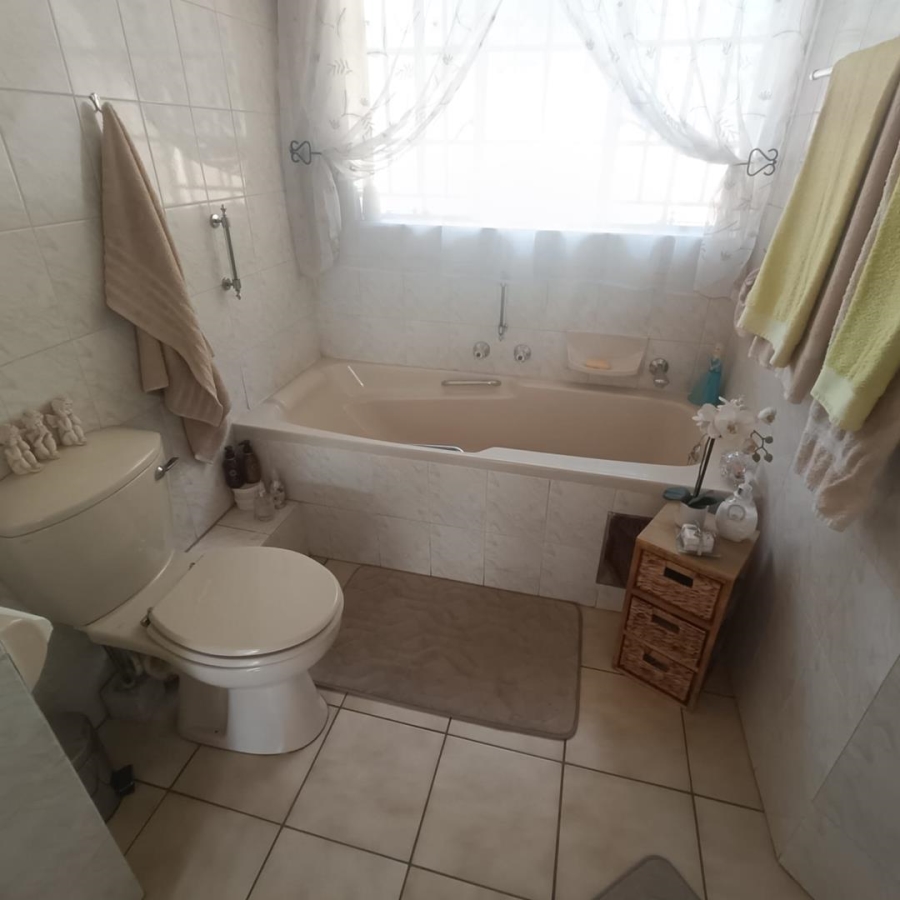 3 Bedroom Property for Sale in Zwartkop Gauteng